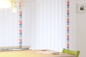 Teba Lamellenvorhang 3212, 3134 bunte Stifte mit weißen Lamellen
Stimmungsaufnahme