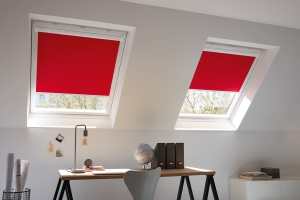 kadeco-sichtschutz-dfa-10321-dachfenster-rot-druck__2000px