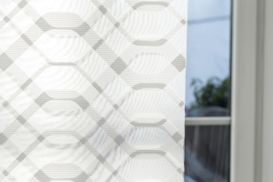 Teba Twinlight Rollo 2071 inbetween weiß, Detailaufnahme am Fenster